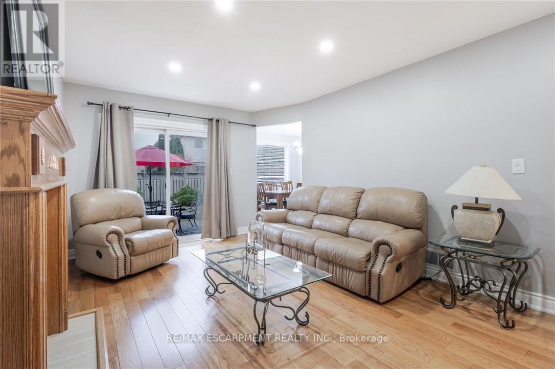 Photo 19 of 42 Hillgarden Drive, Hamilton ON