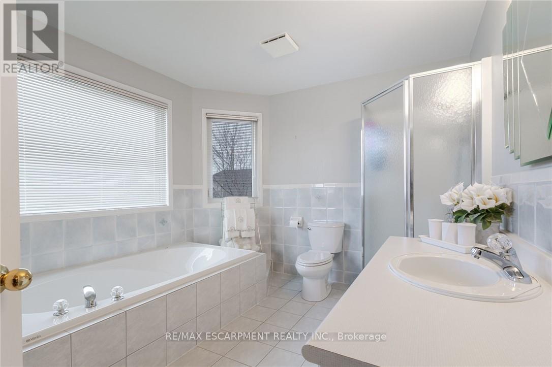 Photo 26 of 42 Hillgarden Drive, Hamilton ON