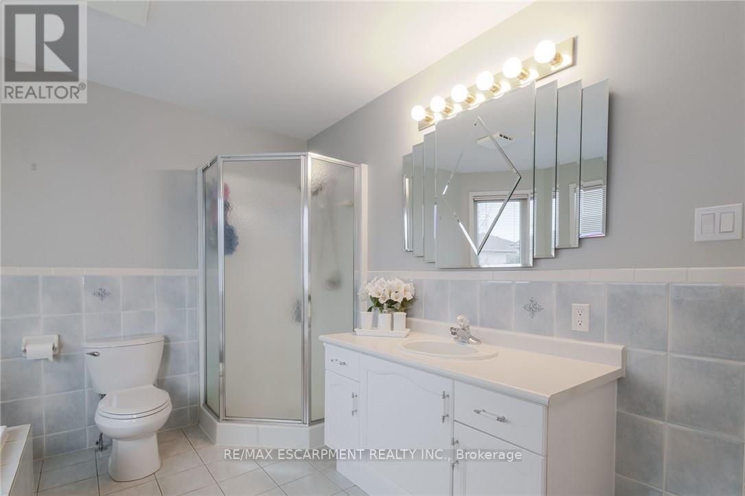Photo 27 of 42 Hillgarden Drive, Hamilton ON