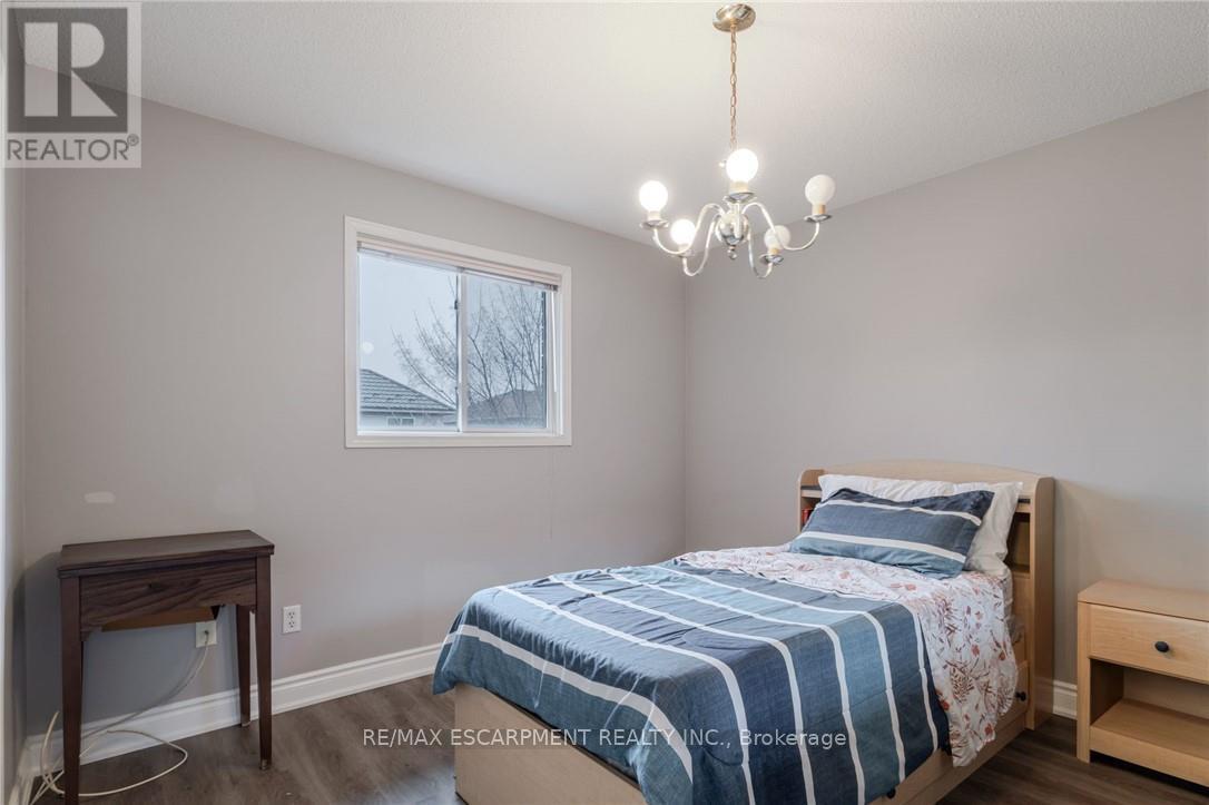 Photo 29 of 42 Hillgarden Drive, Hamilton ON