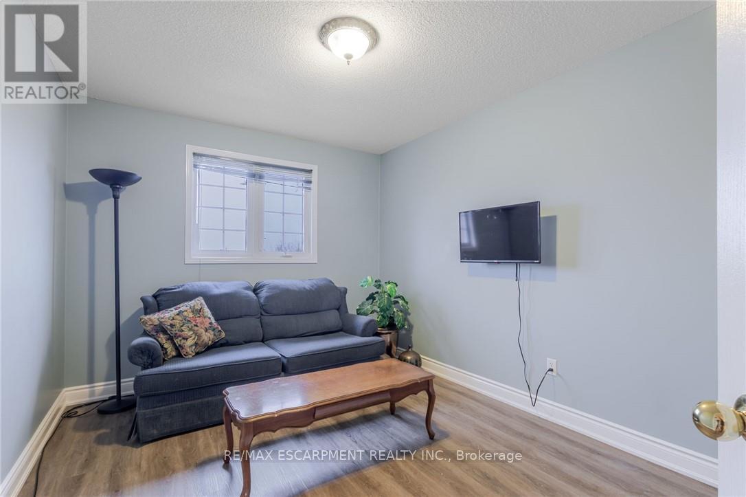 Photo 30 of 42 Hillgarden Drive, Hamilton ON