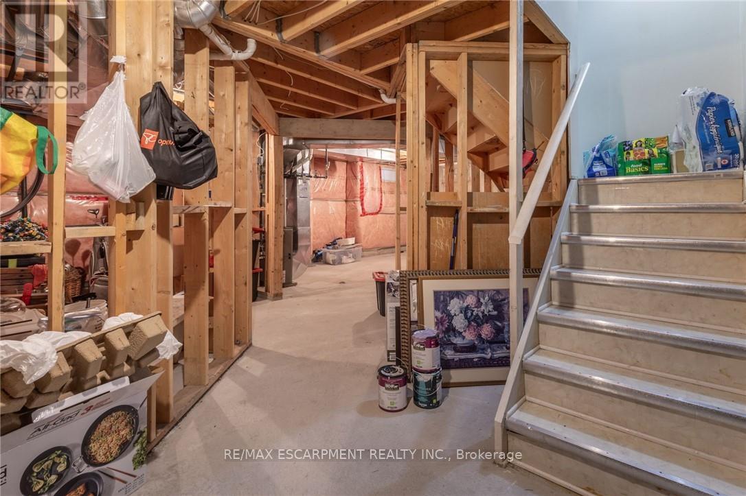 Photo 34 of 42 Hillgarden Drive, Hamilton ON