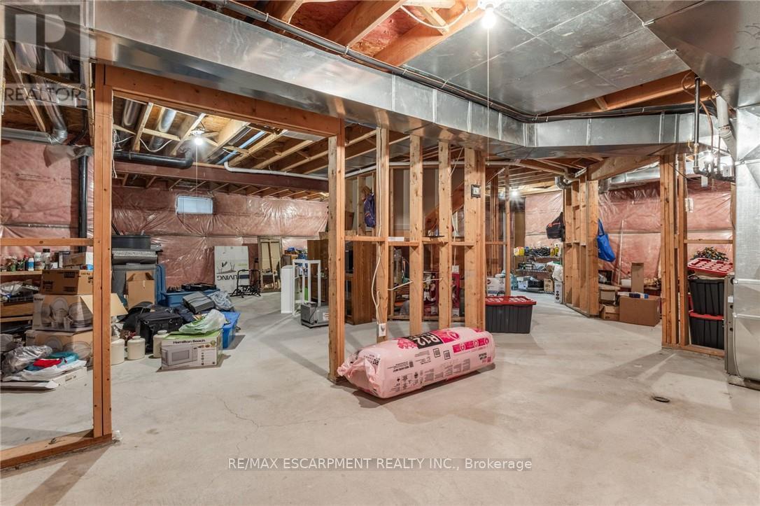 Photo 35 of 42 Hillgarden Drive, Hamilton ON