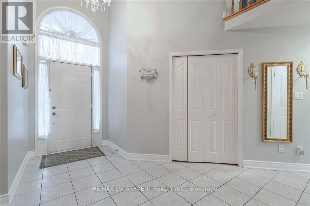 Photo 5 of 42 Hillgarden Drive, Hamilton ON