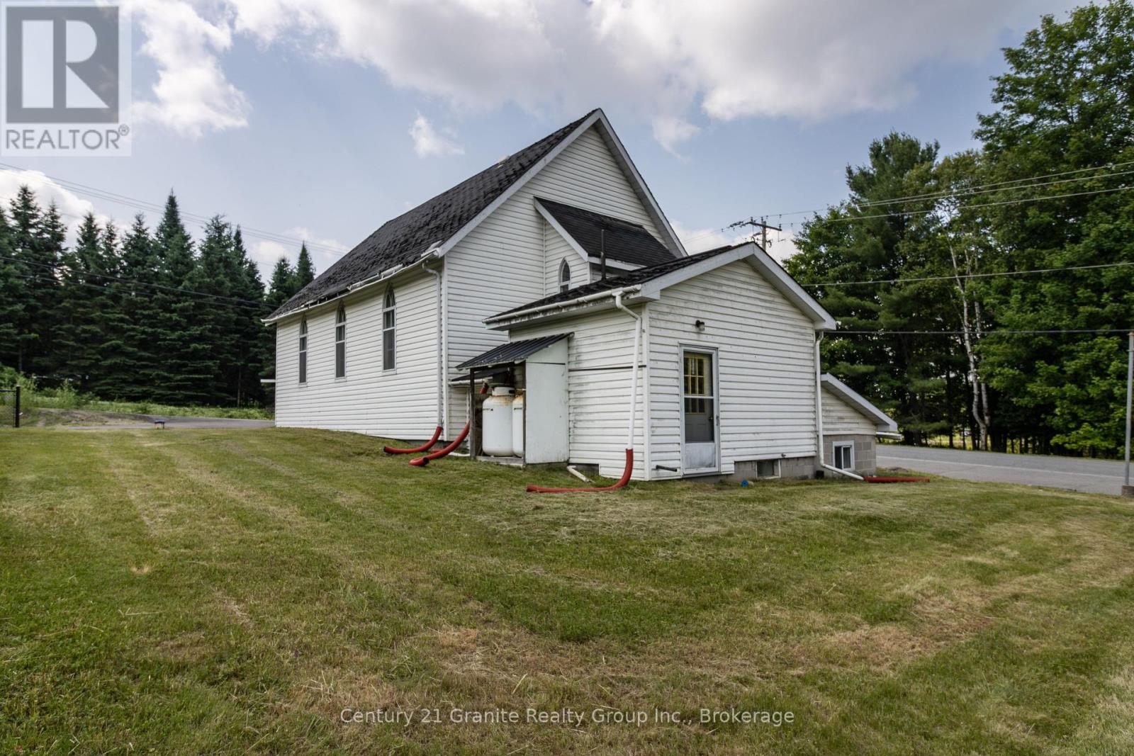 Photo 27 of 10961 Highway 118, Algonquin Highlands ON