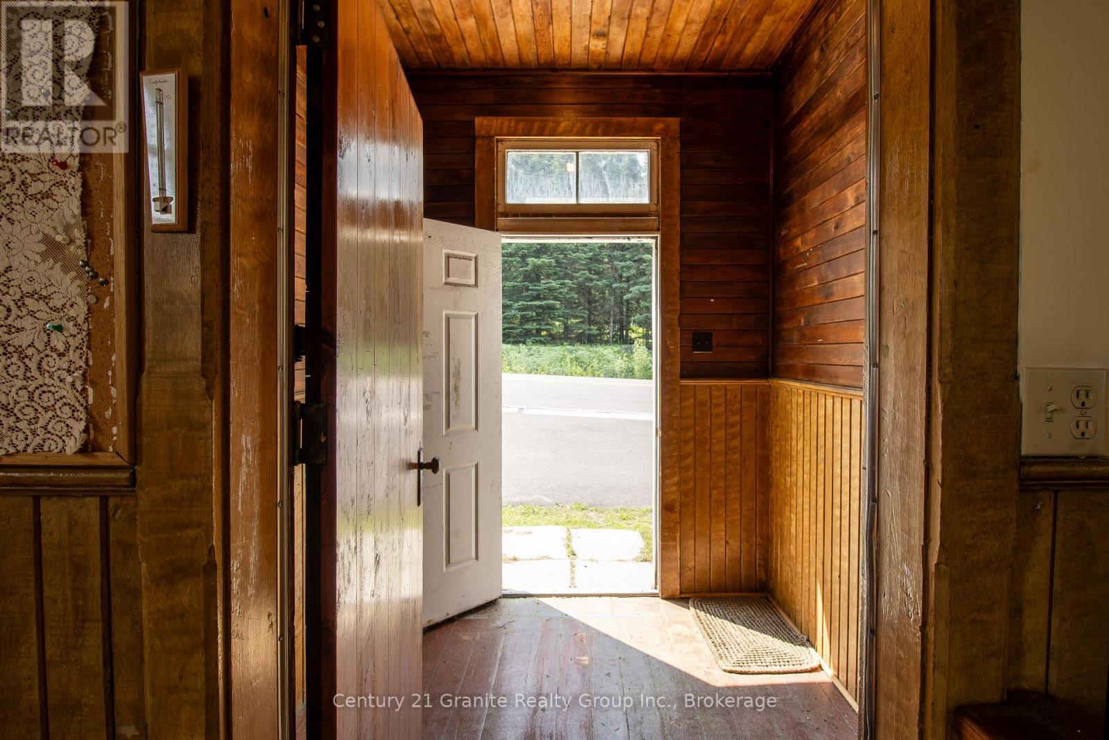 Photo 18 of 10961 Highway 118, Algonquin Highlands ON