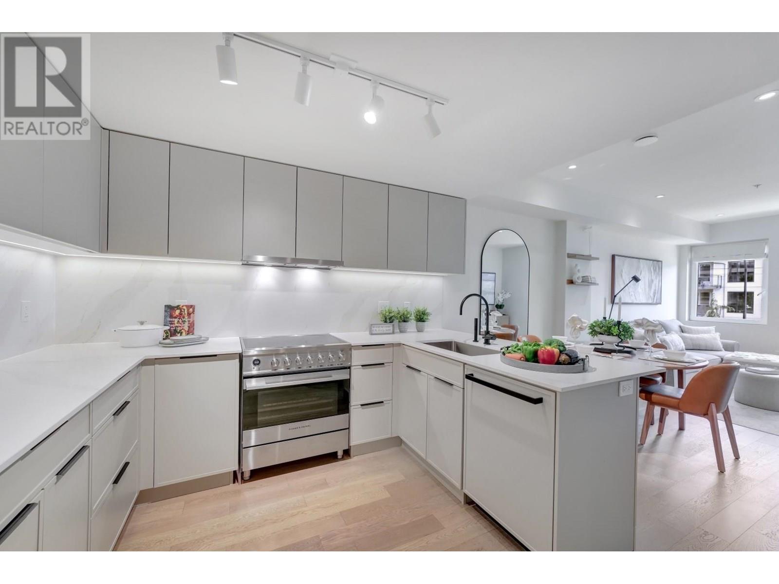 Photo 12 of 6 632 E 3rd Street, North Vancouver BC