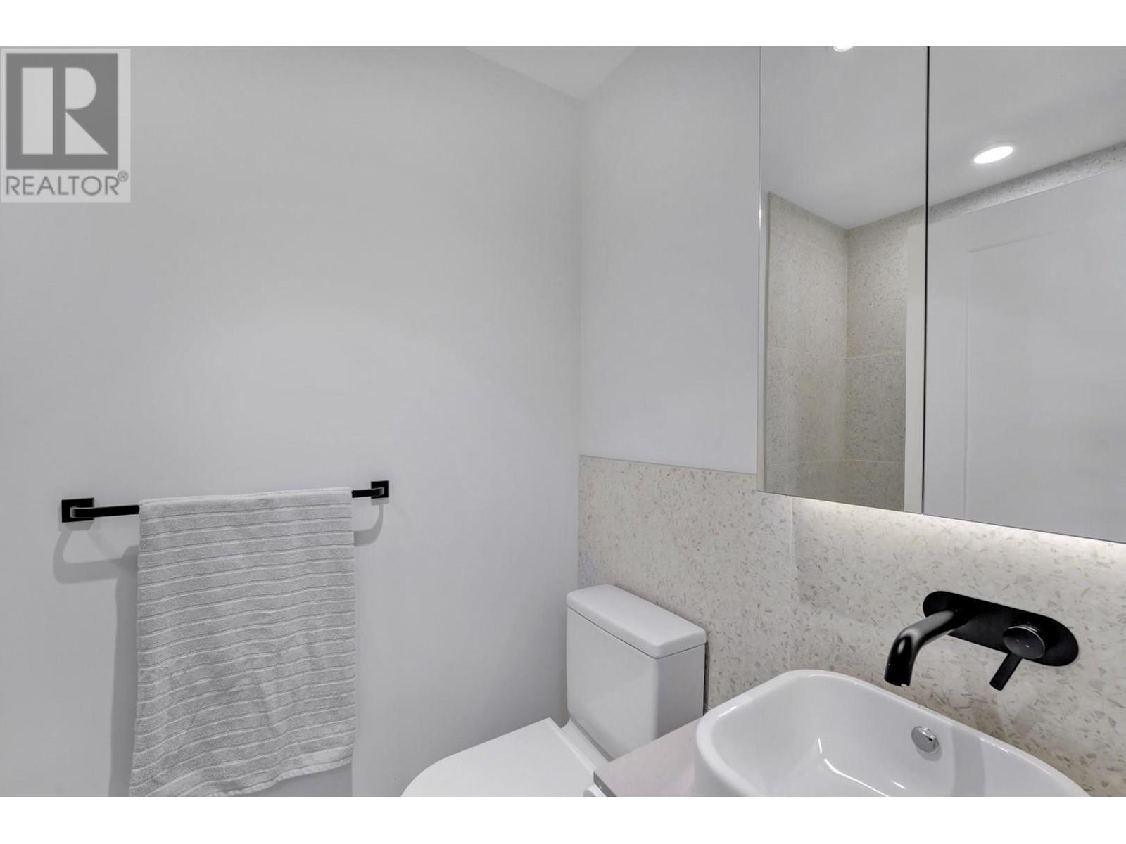 Photo 30 of 6 632 E 3rd Street, North Vancouver BC