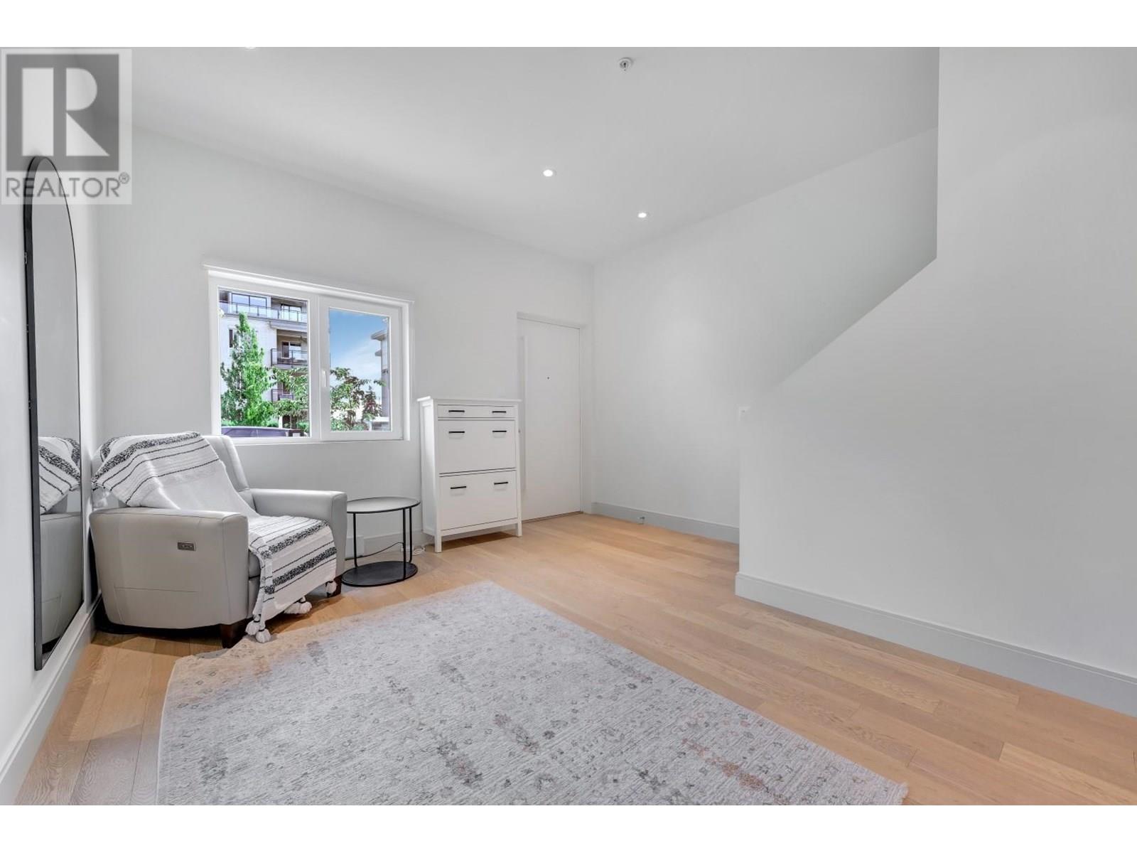 Photo 8 of 6 632 E 3rd Street, North Vancouver BC