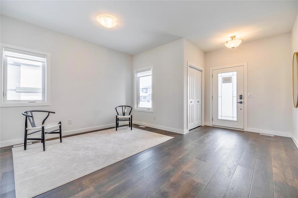 Photo 14 of 68 Cassowary Lane, Winnipeg MB
