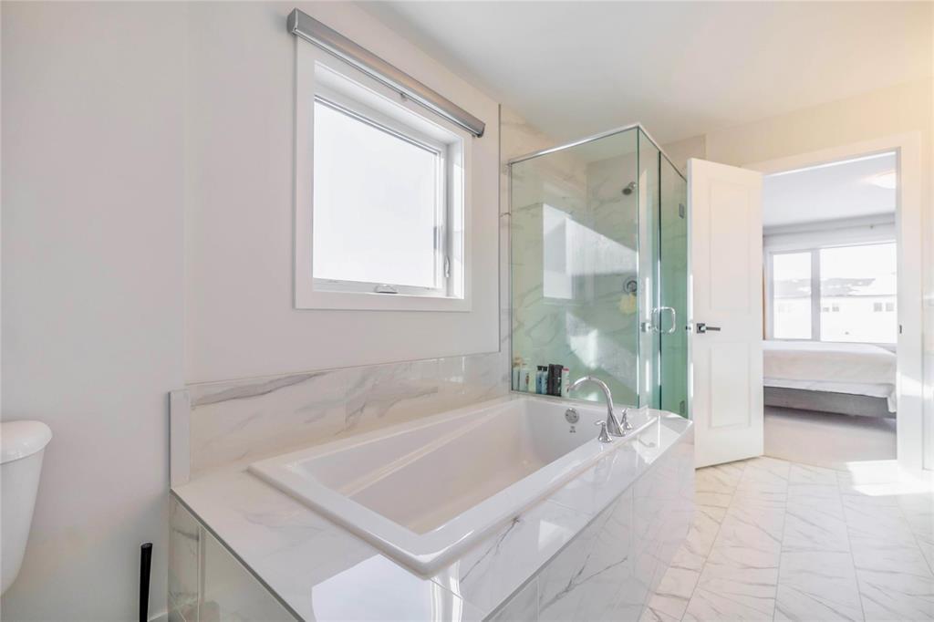 Photo 1 of 68 Cassowary Lane, Winnipeg MB