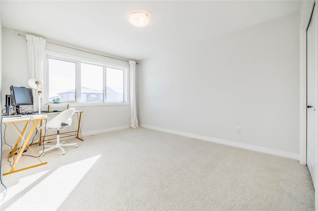 Photo 15 of 68 Cassowary Lane, Winnipeg MB
