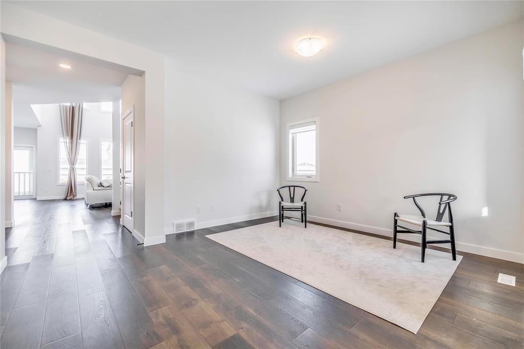 Photo 11 of 68 Cassowary Lane, Winnipeg MB