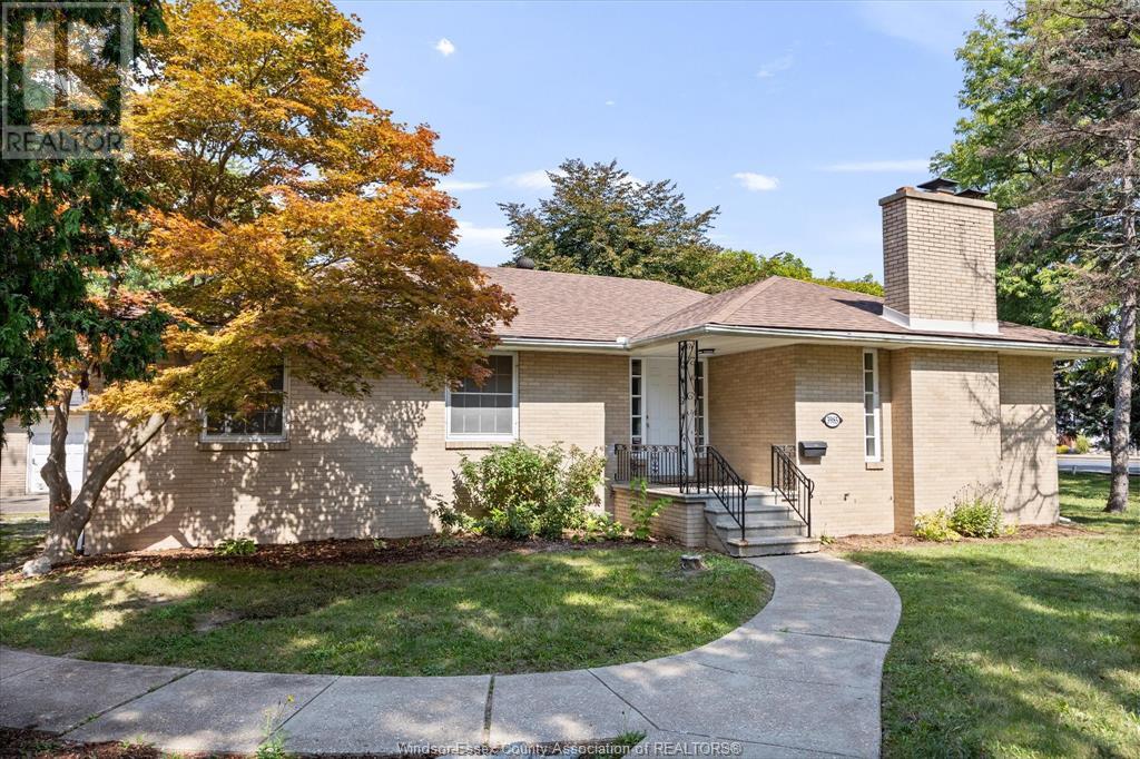 Photo 19 of 3985 Dougall Ave, Windsor ON
