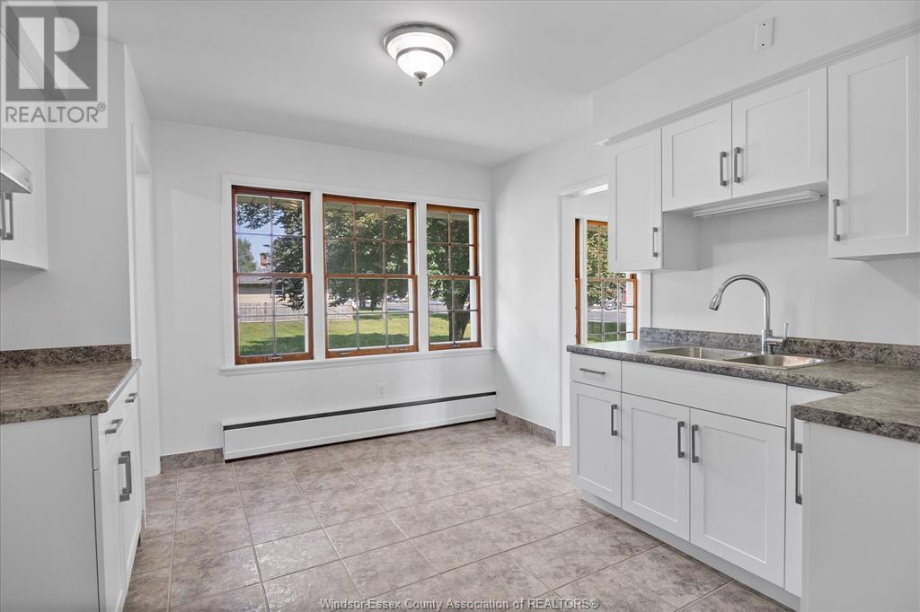 Photo 24 of 3985 Dougall Ave, Windsor ON