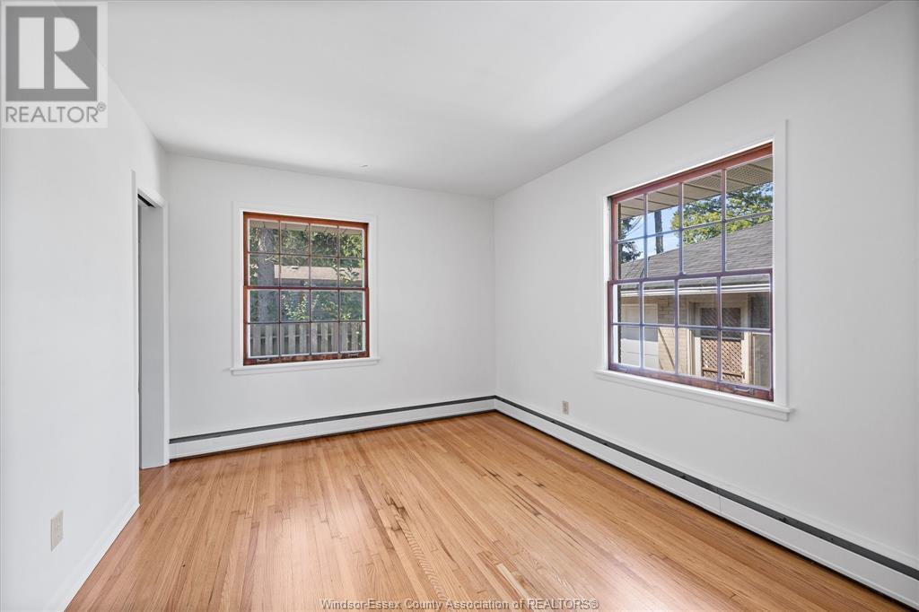Photo 2 of 3985 Dougall Ave, Windsor ON