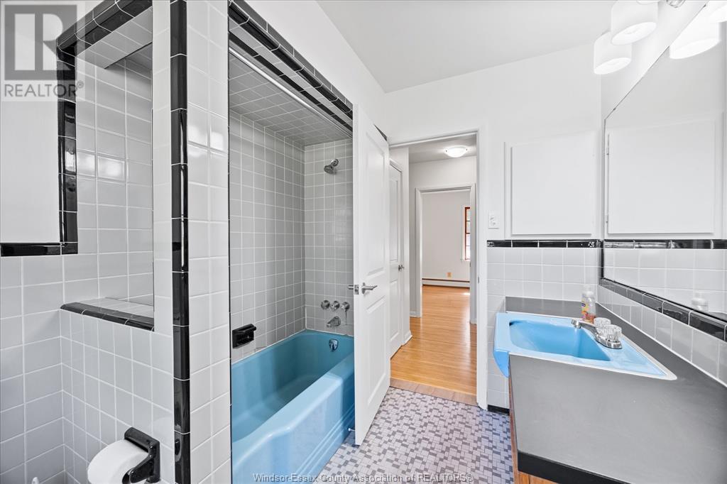 Photo 20 of 3985 Dougall Ave, Windsor ON