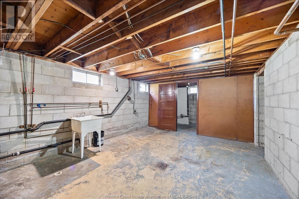 Photo 13 of 3985 Dougall Ave, Windsor ON