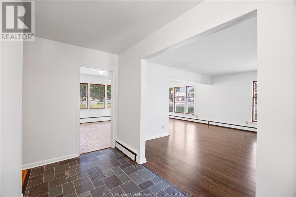 Photo 29 of 3985 Dougall Ave, Windsor ON
