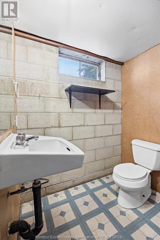 Photo 16 of 3985 Dougall Ave, Windsor ON