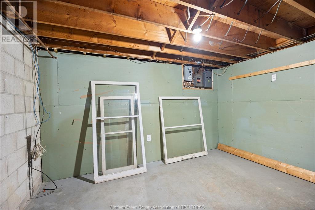 Photo 10 of 3985 Dougall Ave, Windsor ON