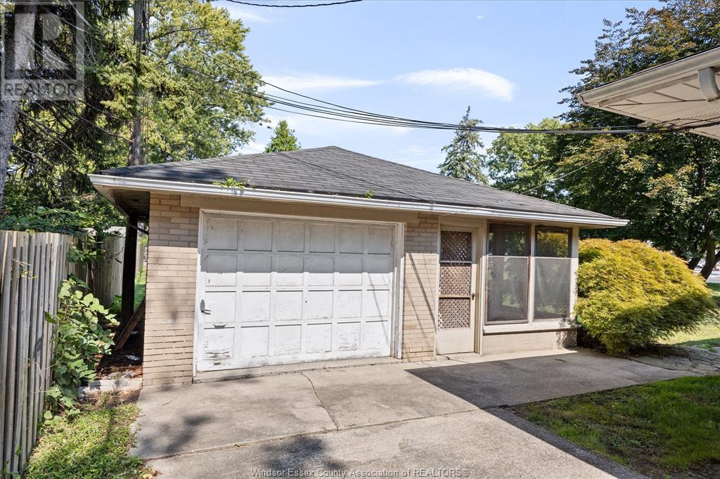 Photo 7 of 3985 Dougall Ave, Windsor ON