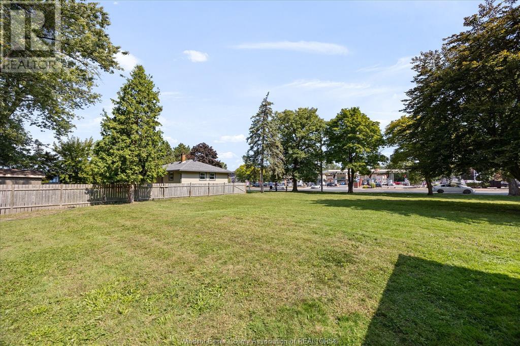 Photo 28 of 3985 Dougall Ave, Windsor ON