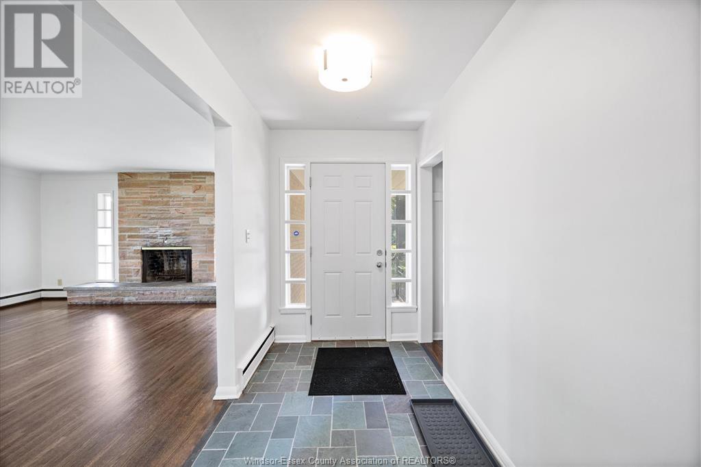 Photo 9 of 3985 Dougall Ave, Windsor ON
