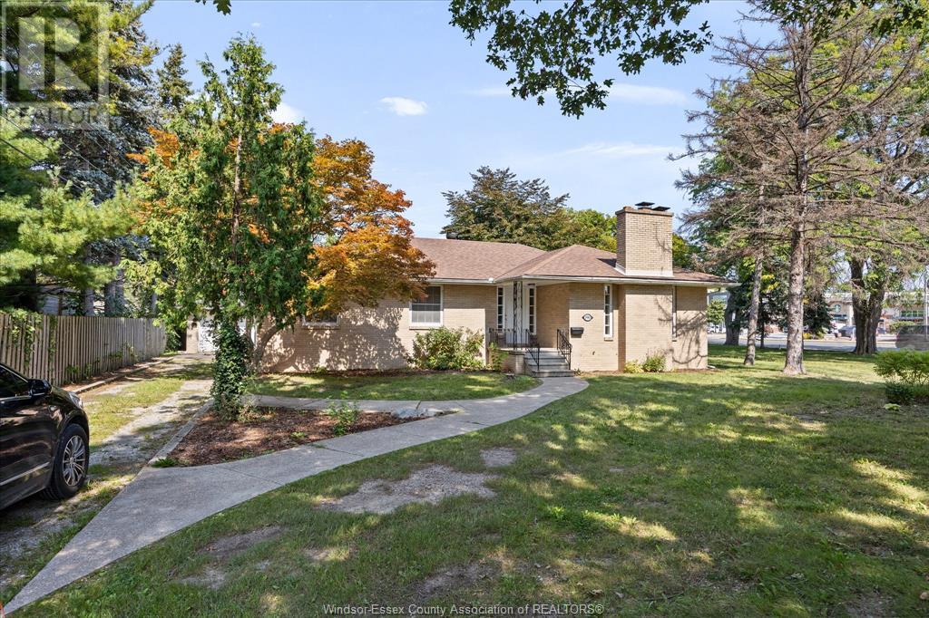 Photo 6 of 3985 Dougall Ave, Windsor ON