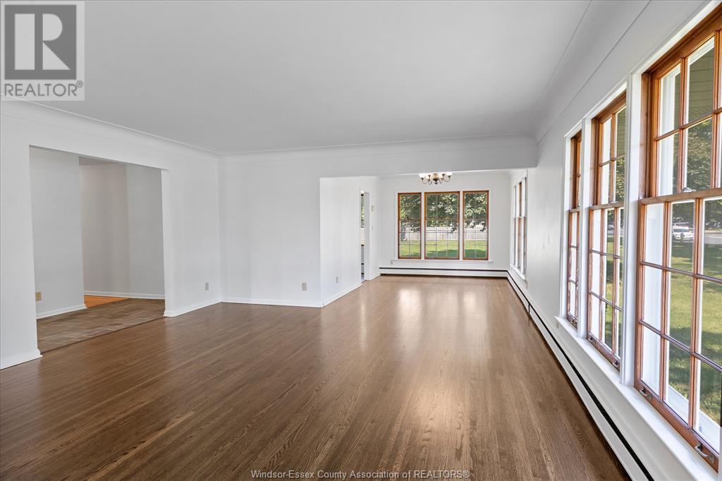 Photo 27 of 3985 Dougall Ave, Windsor ON