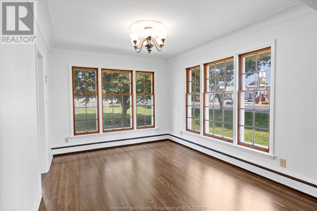 Photo 8 of 3985 Dougall Ave, Windsor ON