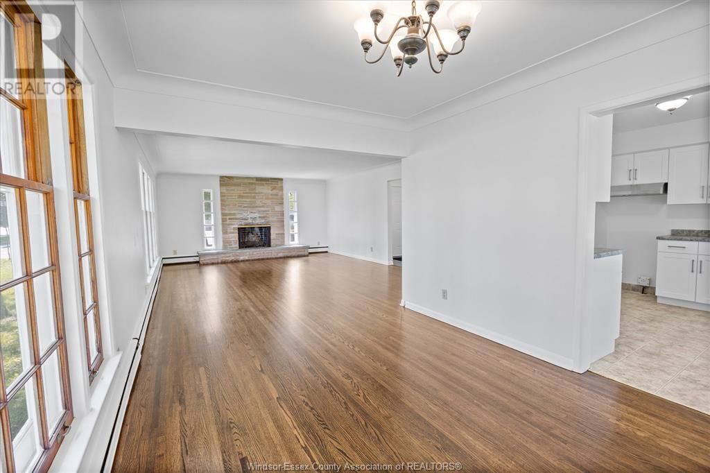 Photo 26 of 3985 Dougall Ave, Windsor ON