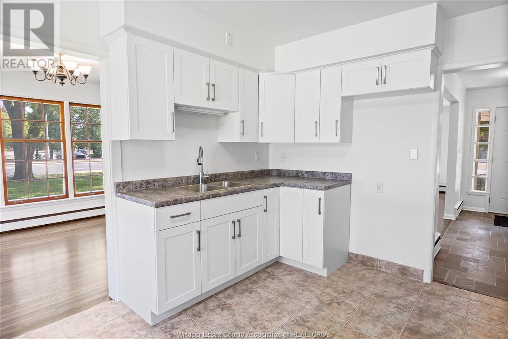 Photo 23 of 3985 Dougall Ave, Windsor ON