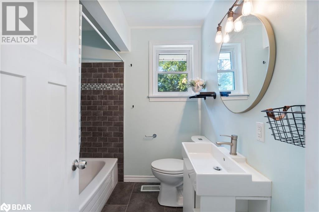 Photo 16 of 205 Wellington Street E, Barrie ON