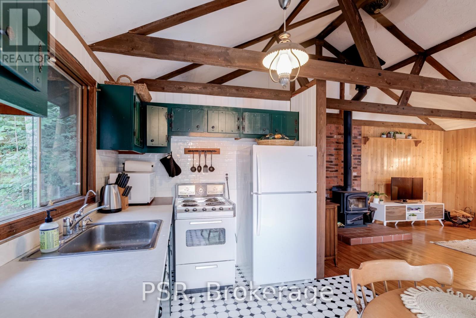 Photo 2 of 1027 North Pine Drive, Lake Of Bays ON