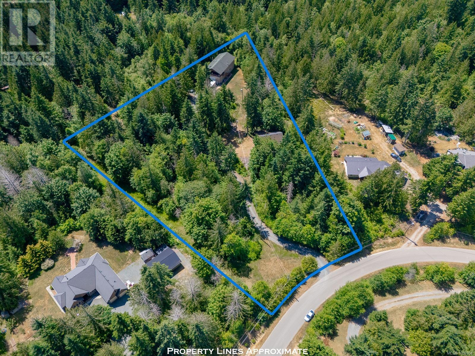 Photo 3 of 1890 Pierce Way, Qualicum Beach BC