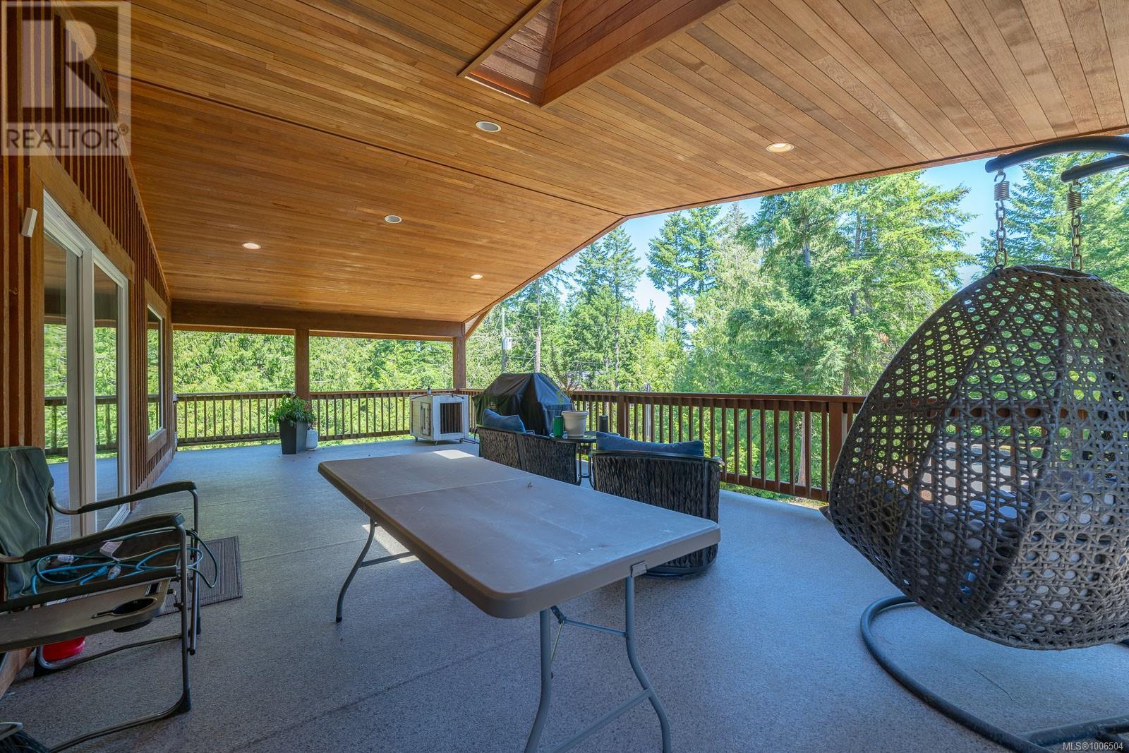 Photo 6 of 1890 Pierce Way, Qualicum Beach BC