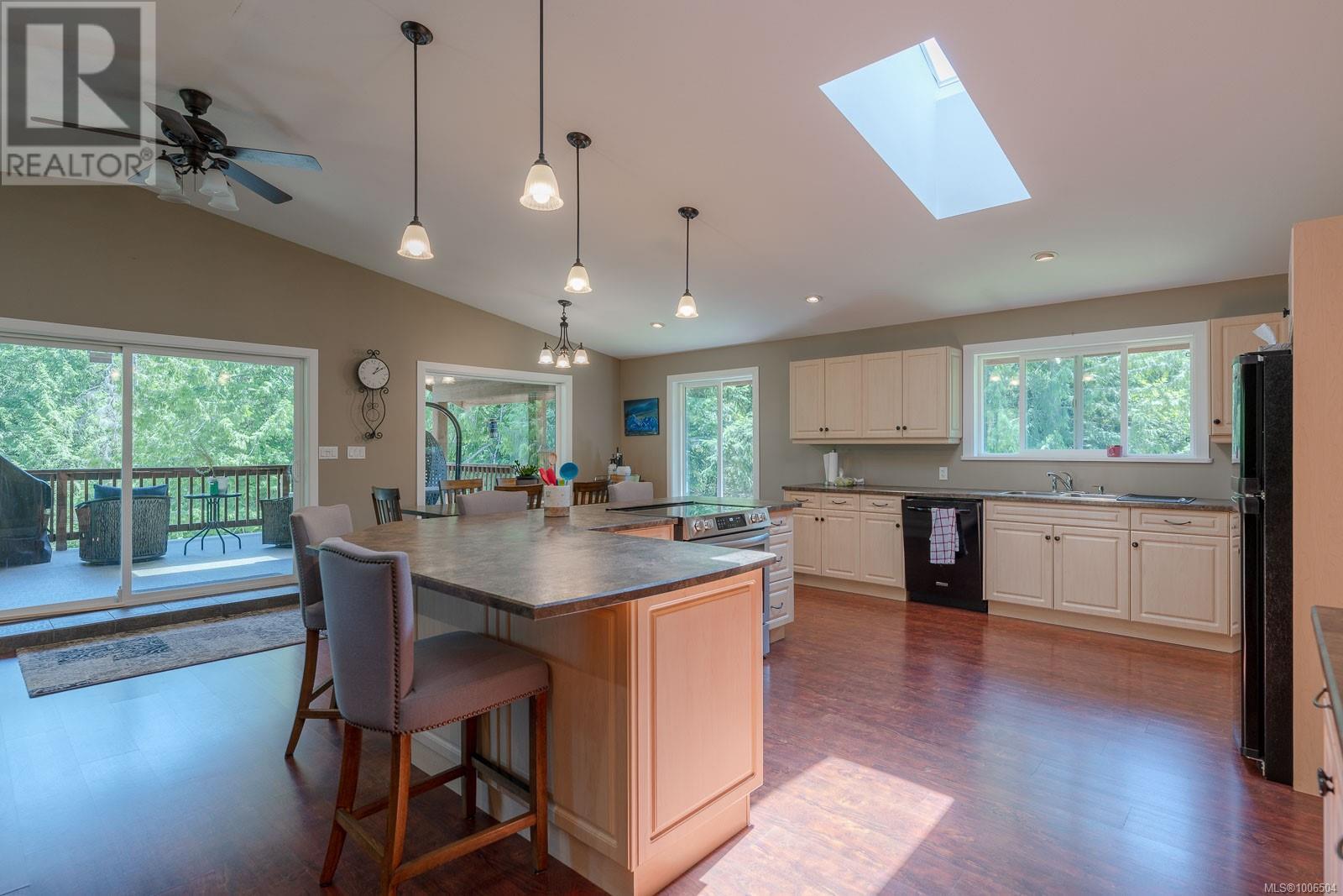 Photo 8 of 1890 Pierce Way, Qualicum Beach BC