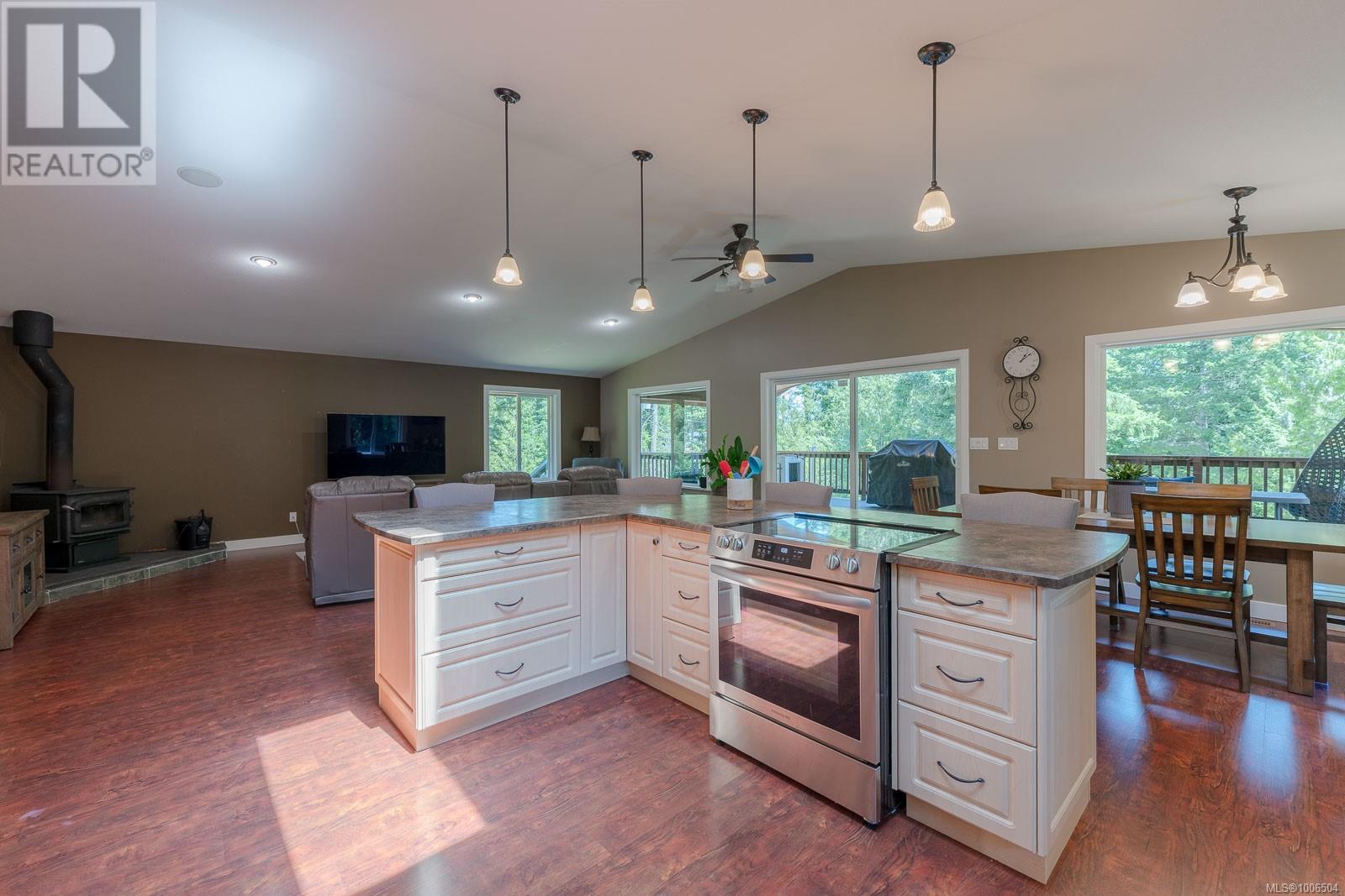 Photo 9 of 1890 Pierce Way, Qualicum Beach BC