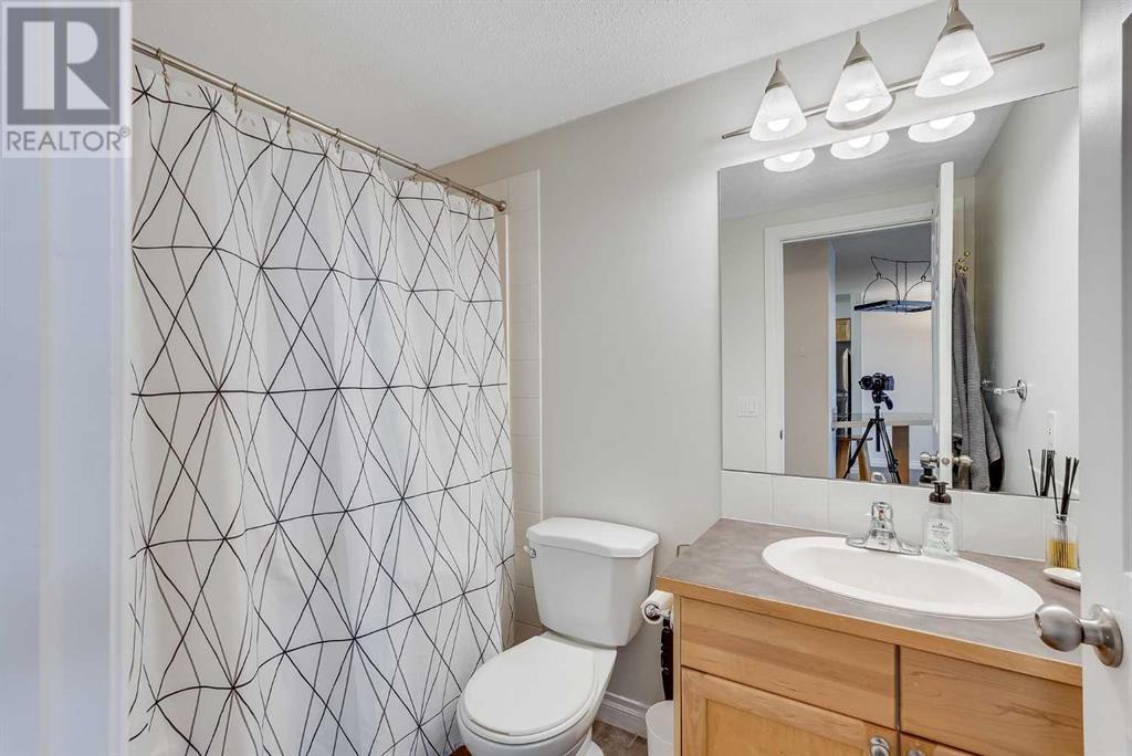 Single Family House Multi-level for Sale in    Avenue SW South Calgary Calgary 