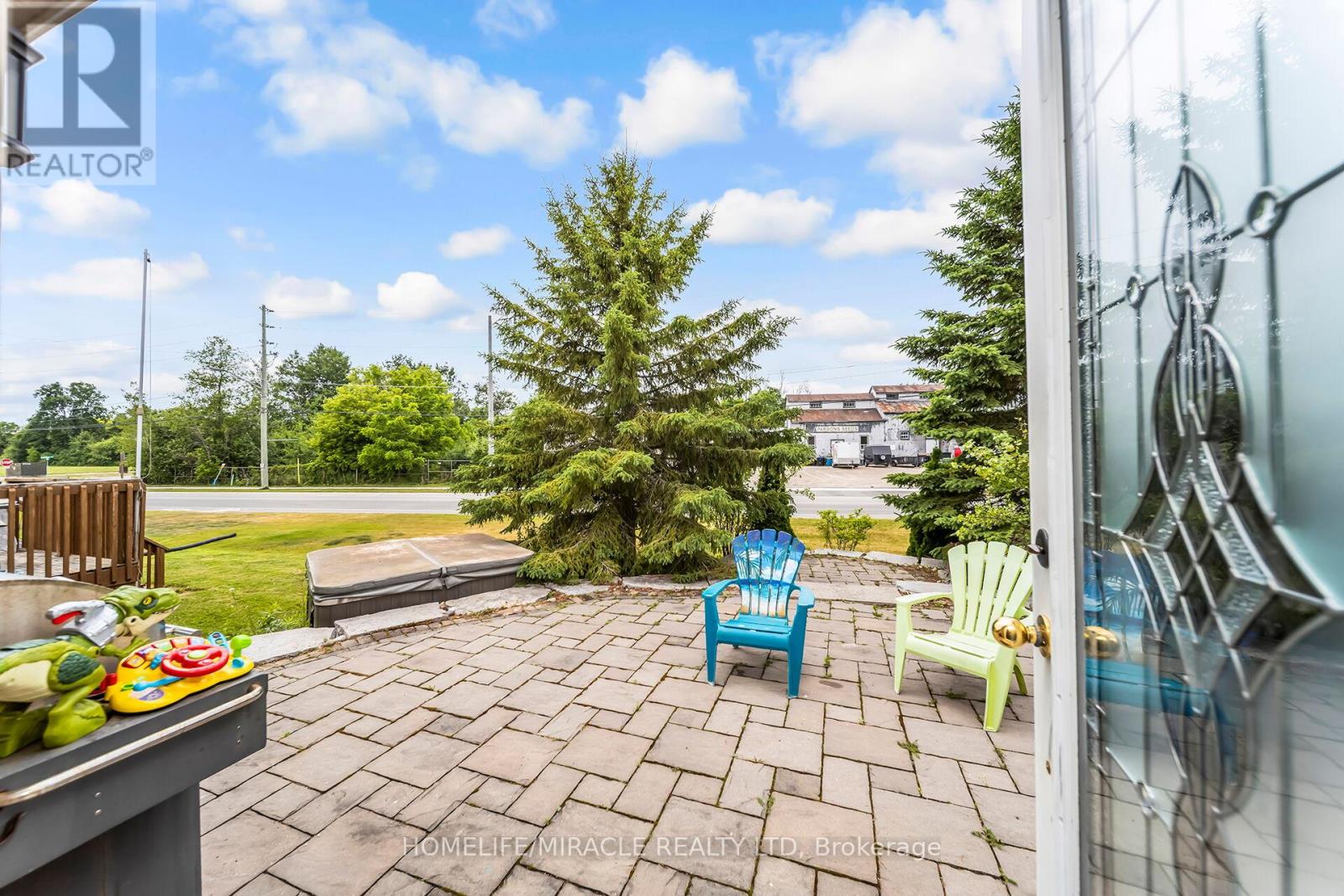 Photo 2 of 24 Chiccony Court, New Tecumseth ON