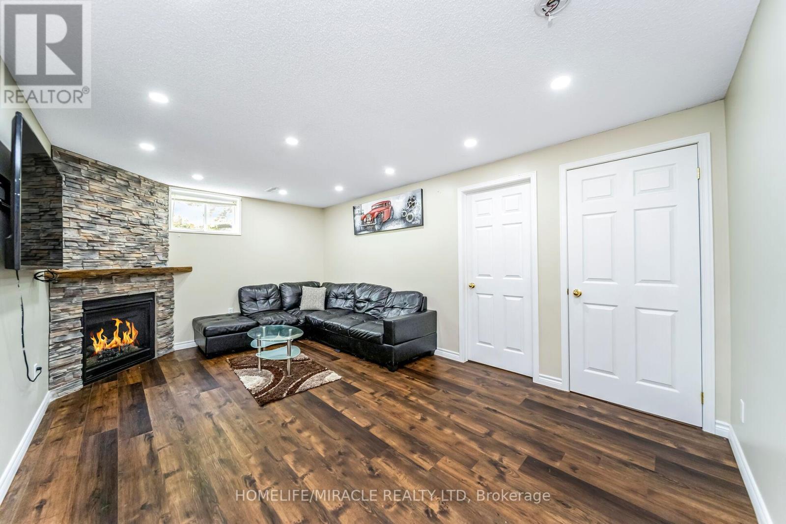 Photo 11 of 24 Chiccony Court, New Tecumseth ON