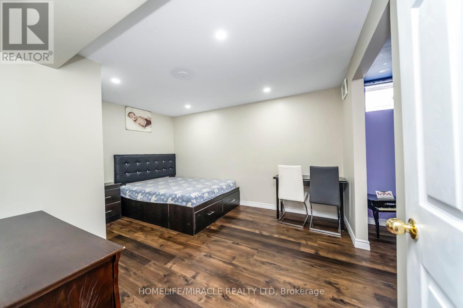 Photo 8 of 24 Chiccony Court, New Tecumseth ON