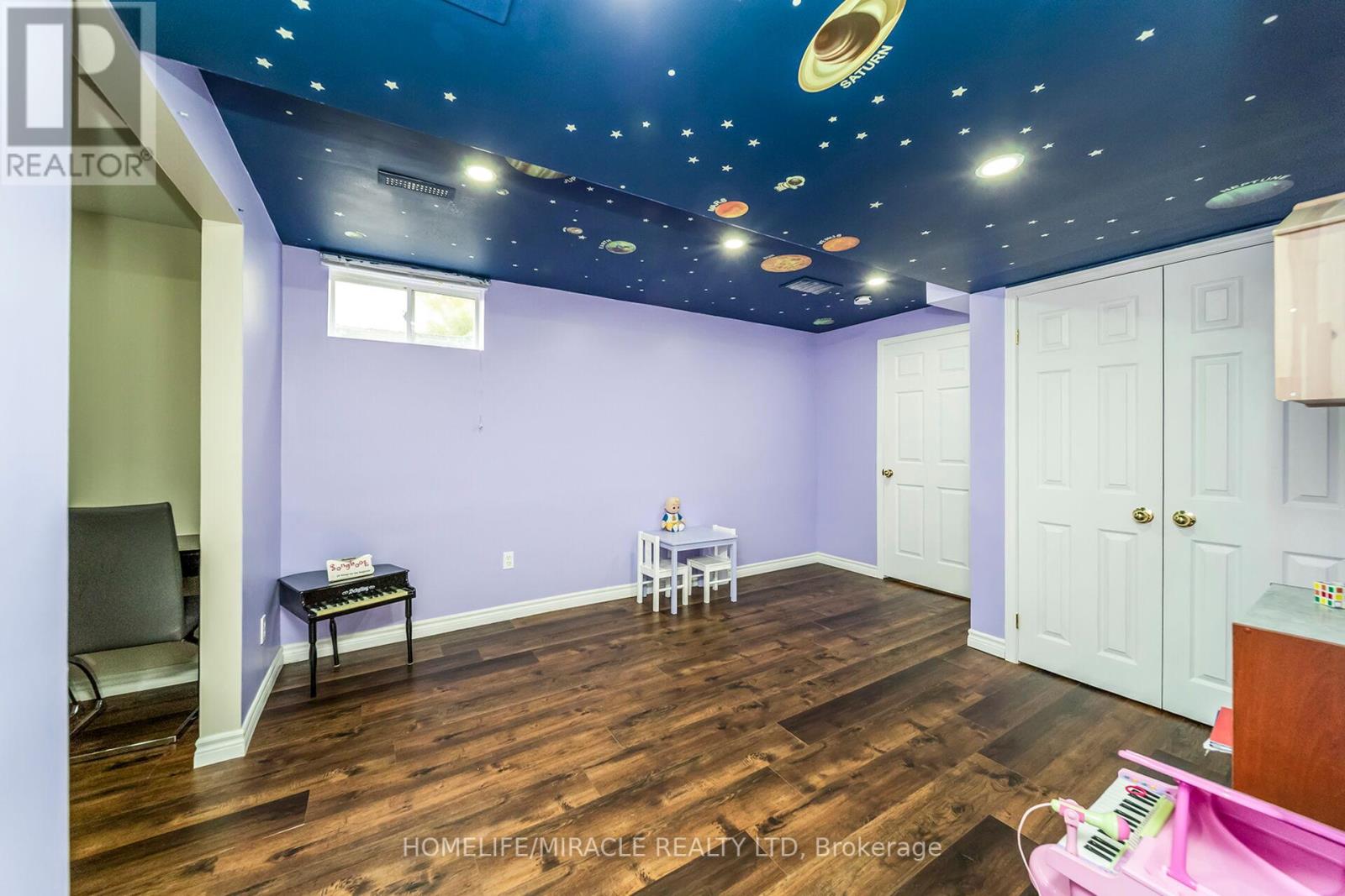 Photo 9 of 24 Chiccony Court, New Tecumseth ON
