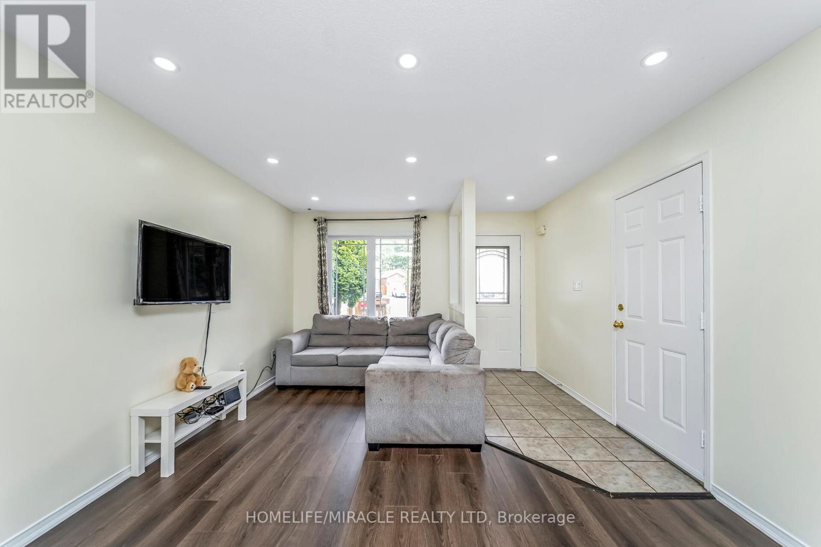 Photo 28 of 24 Chiccony Court, New Tecumseth ON