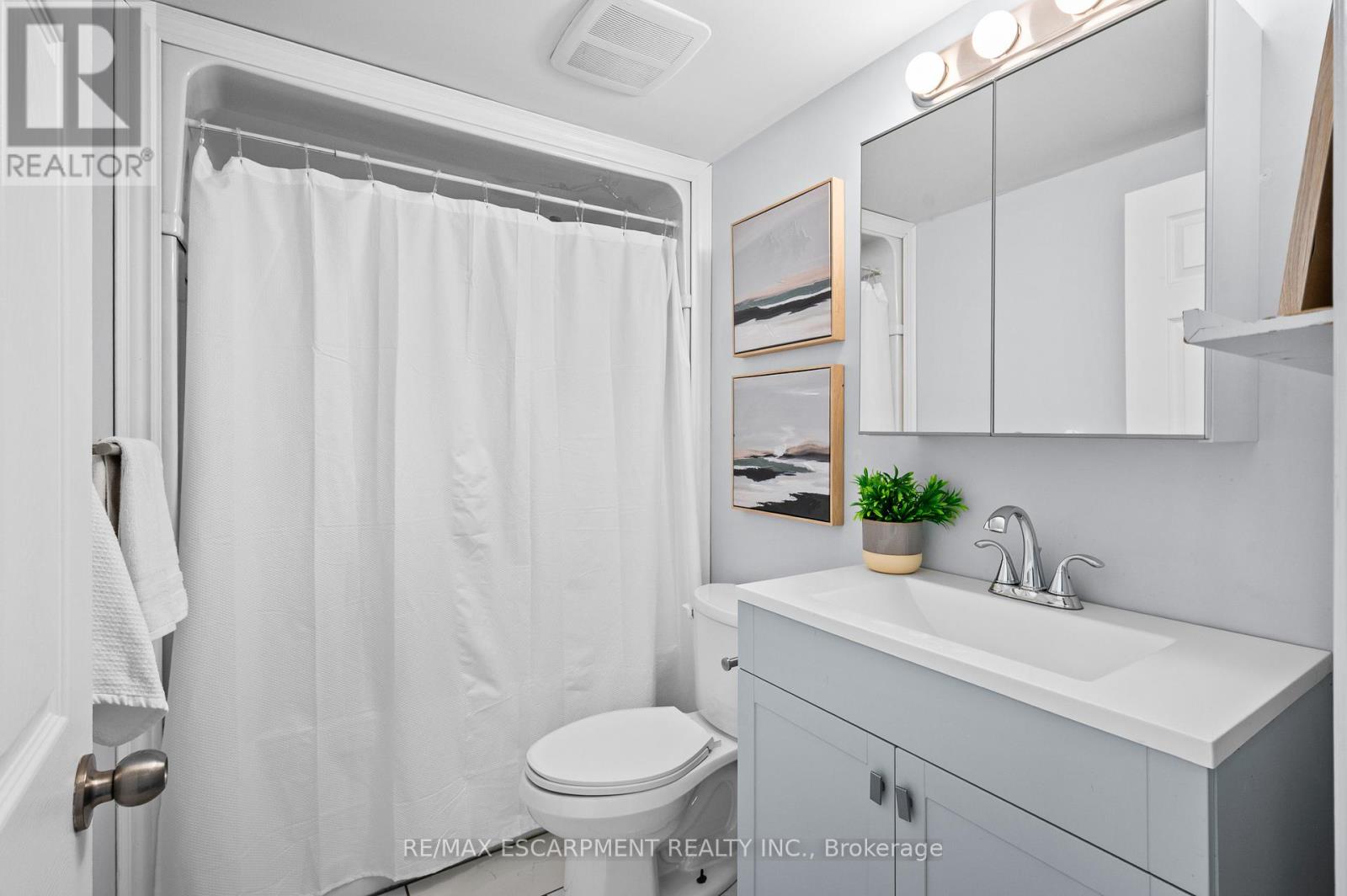 Photo 2 of 78 West 3rd Street, Hamilton ON
