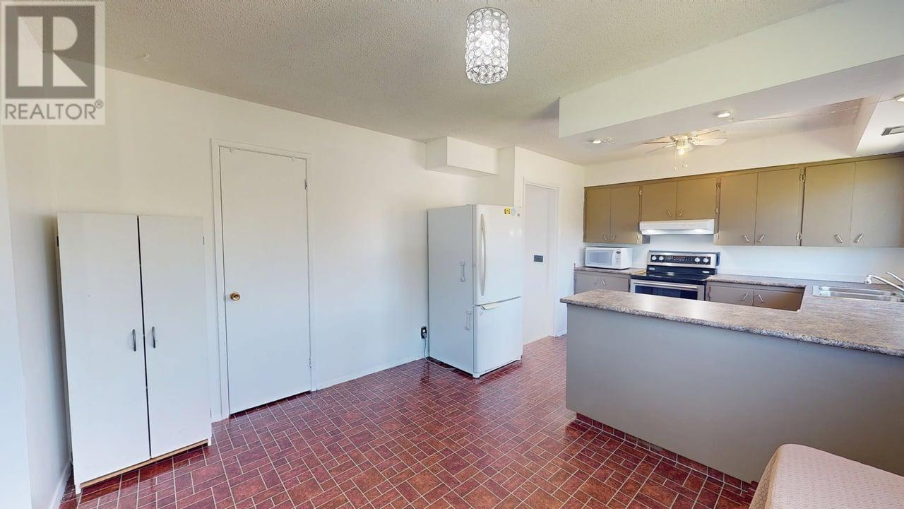 Photo 6 of 9311 98 A Avenue, Fort St John BC