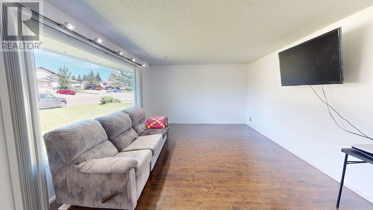 Photo 5 of 9311 98 A Avenue, Fort St John BC