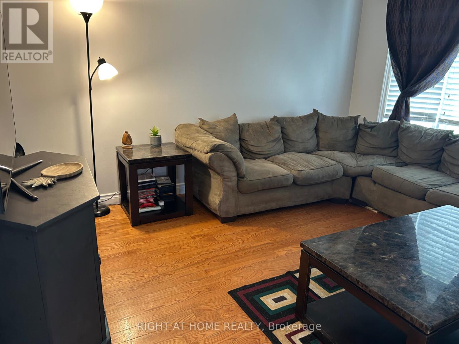 Multi-family House Bungalow for Sale 