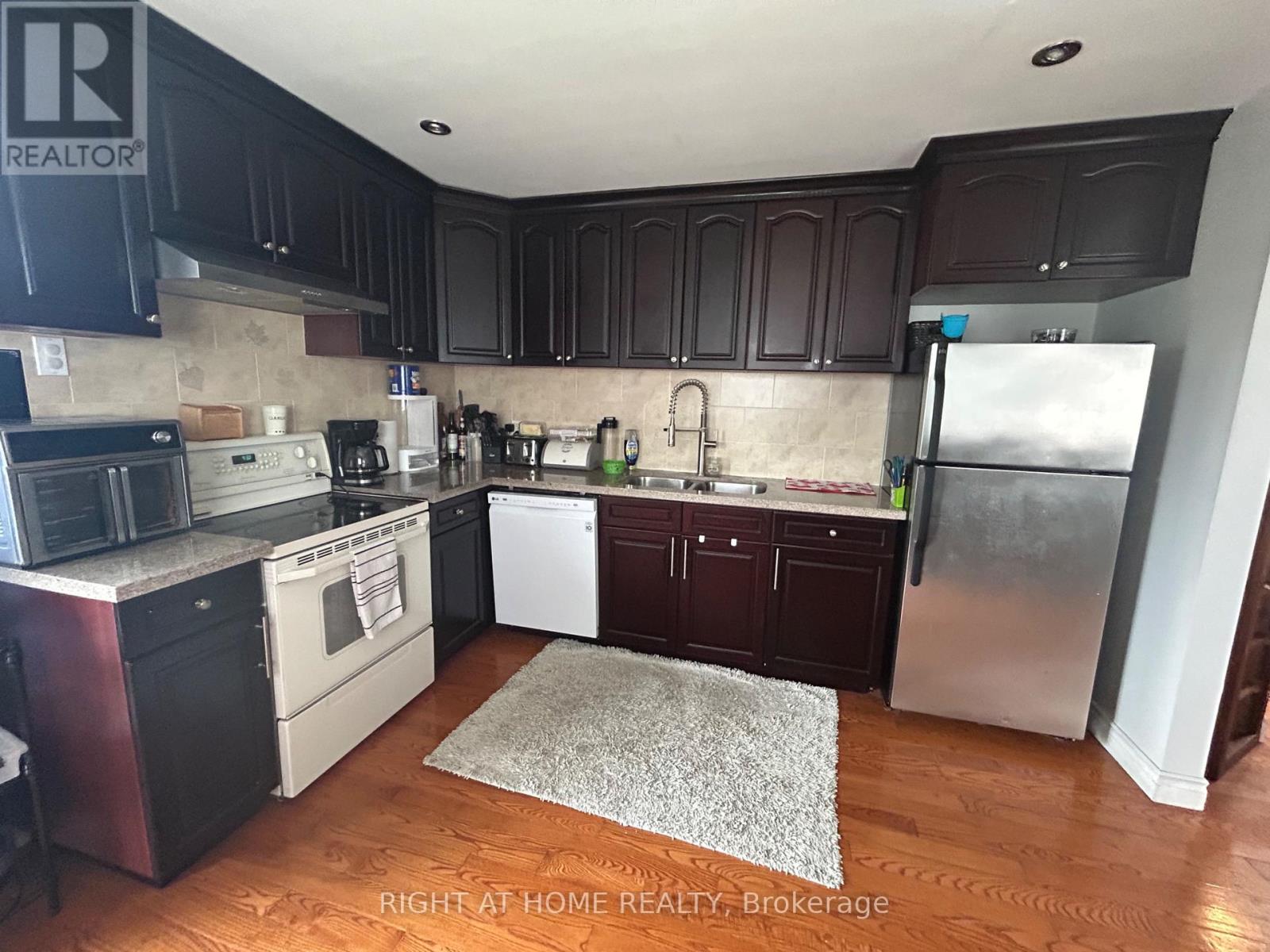 Multi-family House Bungalow for Sale 